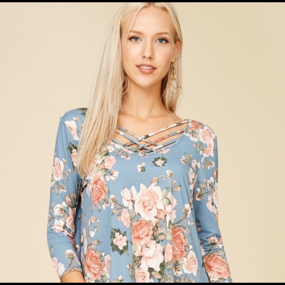 HOST PICK Hailey Crisscross Floral Neck Top 🌸 - Picture 3 of 5